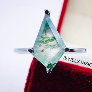 Green Phantom Quartz Ring: Kite Cut Sterling Silver Geometric Statement