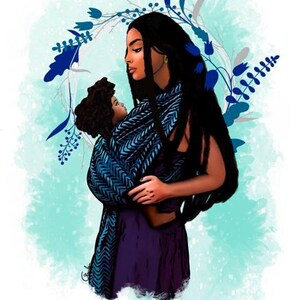 Puede incluir: Ilustración digital de una mujer sosteniendo a un bebé envuelto en una envoltura con estampado azul y negro. La mujer tiene el pelo largo y negro y lleva un vestido morado. Una corona floral azul está en el fondo.