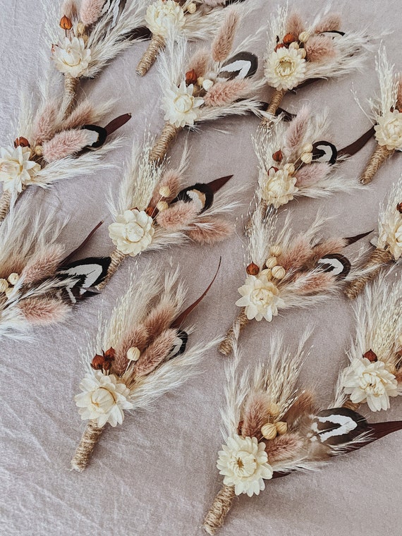 Groom Boutonniere with Feathers  and Dried Flowers, Boho Wedding Floral Pin for Men