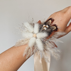 Wedding wrist corsage bracelet Flower corsage and boutonniere set Corsage for wedding Flower accessories Bridesmaid corsage