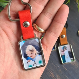 Porte-clés photo personnalisé dans un étui en cuir, initiales, souvenir de la fête des mères, cadeau pour un nouveau papa, porte-clés photo personnalisé, fabriqué au Royaume-Uni