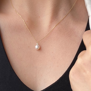 14K Gold Diamond Pearl Necklace: Minimalist Floral Pendant