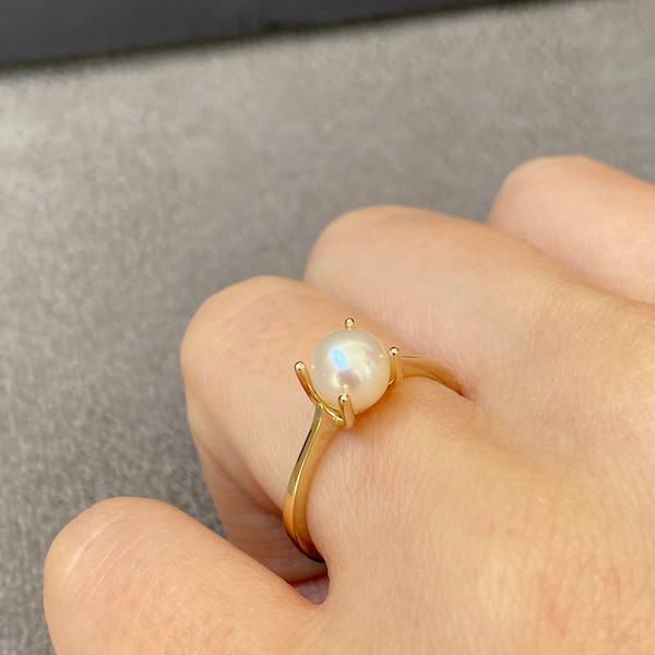 14K Gold Zarte Perlenring, Minimalistische Süßwasser AA Perle Stapelbarer Ring, weiße Perle Zierlicher Ring Jahrestagsgeschenk, Geschenk Valentinstag