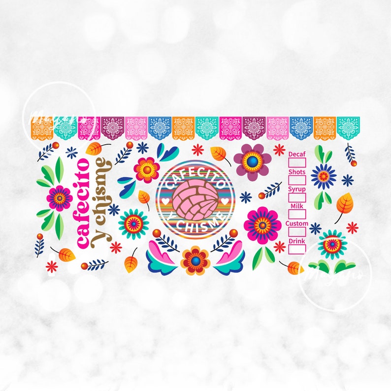 K&ouml;nnte beinhalten: Eine bunte Illustration einer Kaffeetasse mit dem Text "Cafecito y chisme" und einem dekorativen Rand aus Blumen und Bl&auml;ttern. Der Text "Decaf, Shots, Syrup, Milk, Custom, Drink" ist in einer Spalte auf der rechten Seite des Bildes aufgelistet.