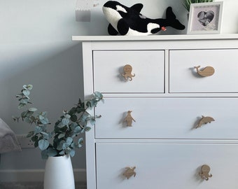 Oceaan dieren ladeknoppen | zeeleven kinderkamer decor, kledingkast handgrepen, lade trekt, octopus, dolfijn, schildpad, pinguïn, walvis, zeedieren