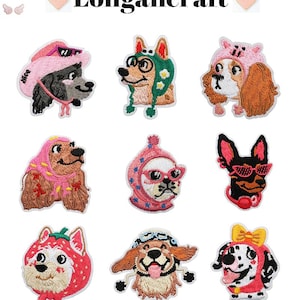 Może przedstawiać: Haftowane naszywki przedstawiające różne rasy psów, każda ozdobiona unikalnymi akcesoriami, takimi jak kapelusze i okulary przeciwsłoneczne. Naszywki prezentują gamę kolorów, w tym różowy, zielony i czarny, z tekstem "Longancraft" u góry.