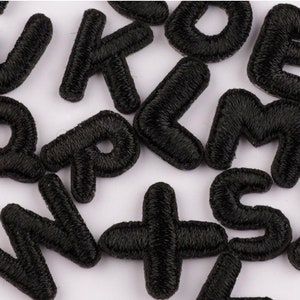 Parche bordado con letras del alfabeto negras de 0,4 pulgadas, ideal para hacer tú mismo, para ropa y bolsos, o para planchar.
