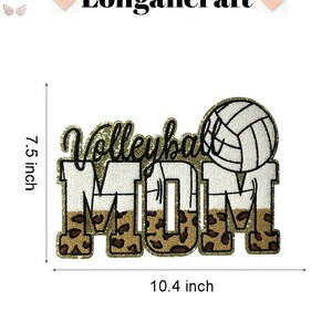 K&ouml;nnte beinhalten: Volleyball Mom B&uuml;gelbild mit goldfarbenem Glitzer-Hintergrund und Leopardenmuster. Das B&uuml;gelbild ist 7,5 Zoll hoch und 10,4 Zoll breit.