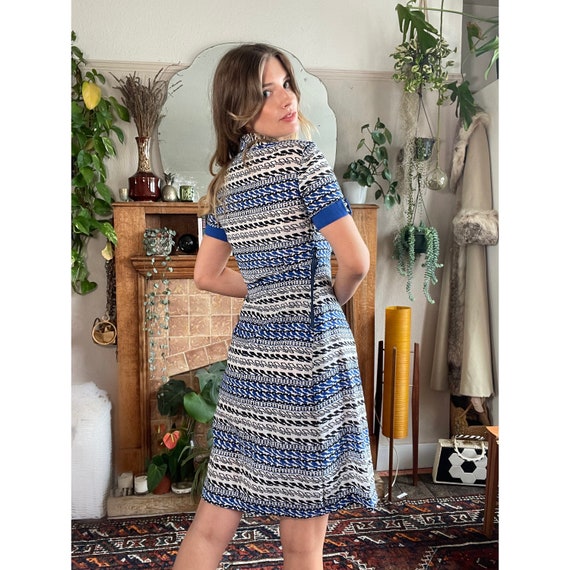 Vintage 1940s Blue Printed Day Dress Midi Cap Sle… - image 3