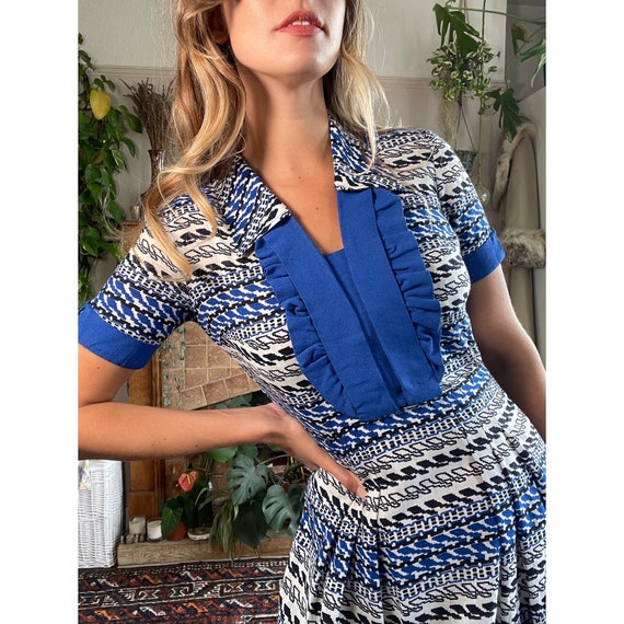 Vintage 1940s Blue Printed Day Dress Midi Cap Sle… - image 2