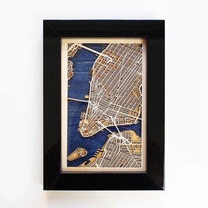 Mapa de la ciudad de NUEVA YORK, mapa de madera y epoxi con llavero y collar de la ciudad / Mapa de calles enmarcado en 3D cortado con láser / Cumpleaños de Navidad 5º aniversario imagen 2