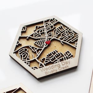 Brushy Creek, Texas, carte hexagonale en bois et résine époxy | Carte époxy Brushy Creek, carte souvenir de mariage, cadeau de localisation personnalisé
