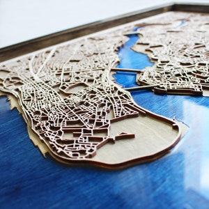 Jede Stadt der Welt, Naturholz-Stadtplan | Kartenkunst aus Holz und Epoxidharz