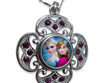 Disney Frozen 2 Elsa und Anna Schneeflocke Anhänger Halskette Verpackt 