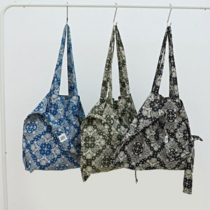 Bandana cachemire Tissu noir, kaki, bleu l Sac porté épaule à nouer l ecobag cadeaux tendance pour elle