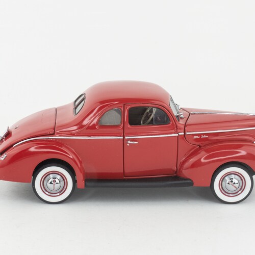 1940 shops Ford Deluxe Coupe-Danbury Mint-Diecast 1/24th Scale