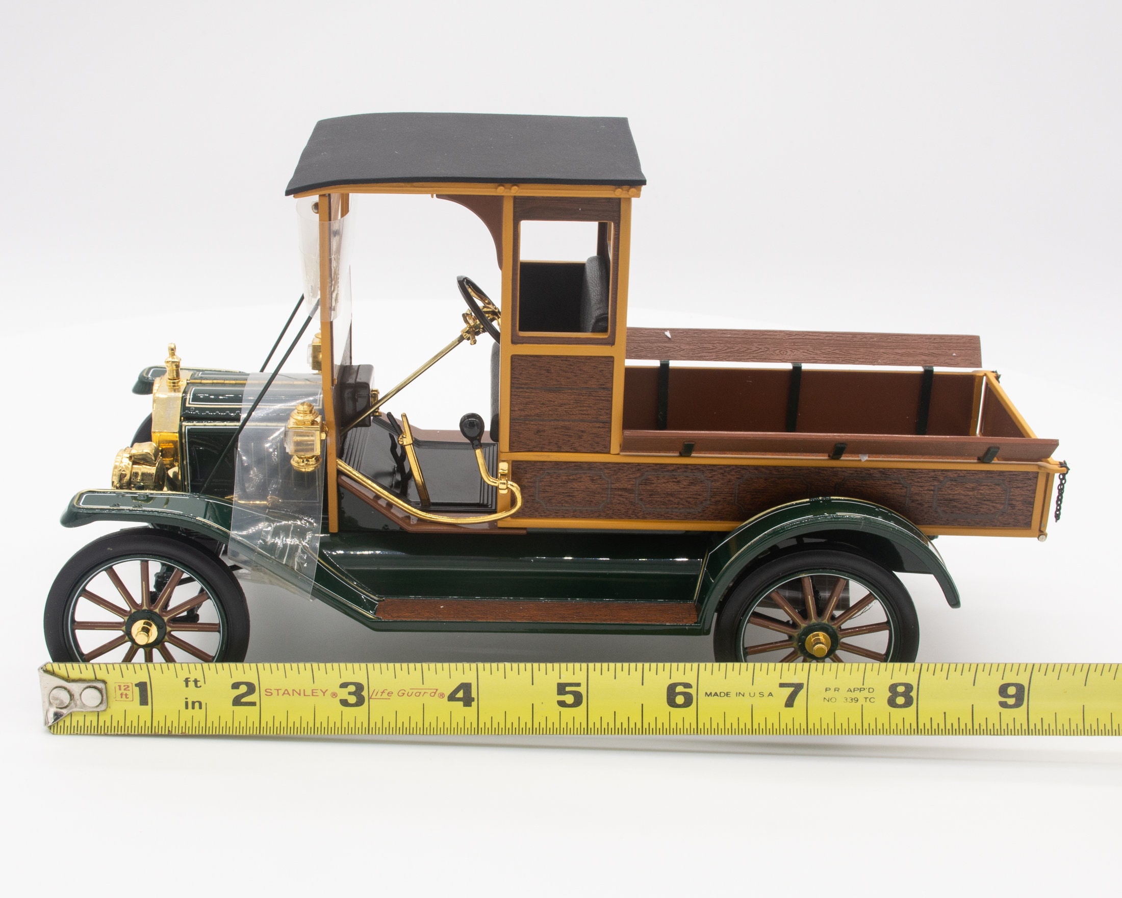 Ford Model T 1913 TEXACO miniature 1/16 with metal box USA