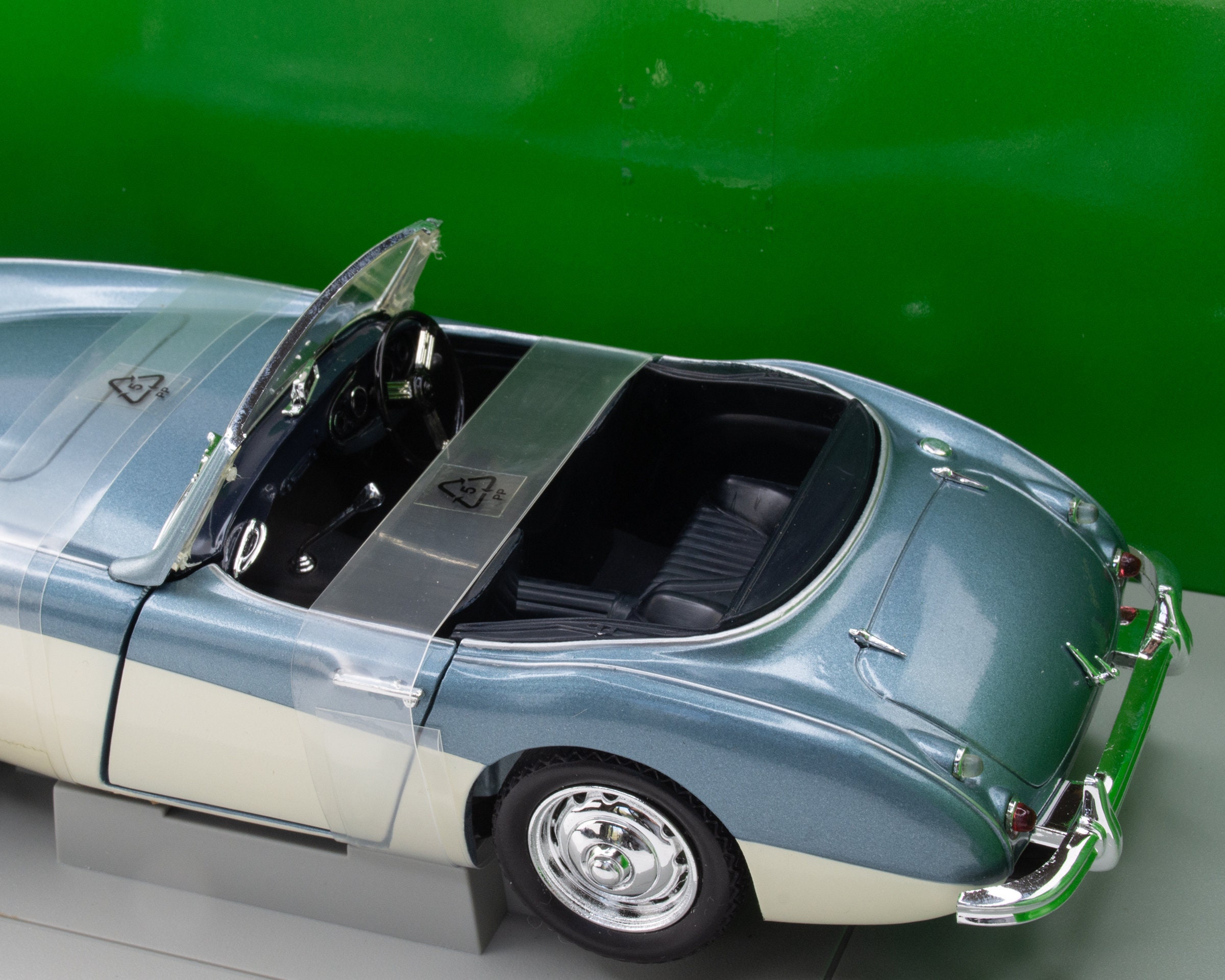 Diecast, Austin-healey 100 Six, Britain's Collectibles, 1/18