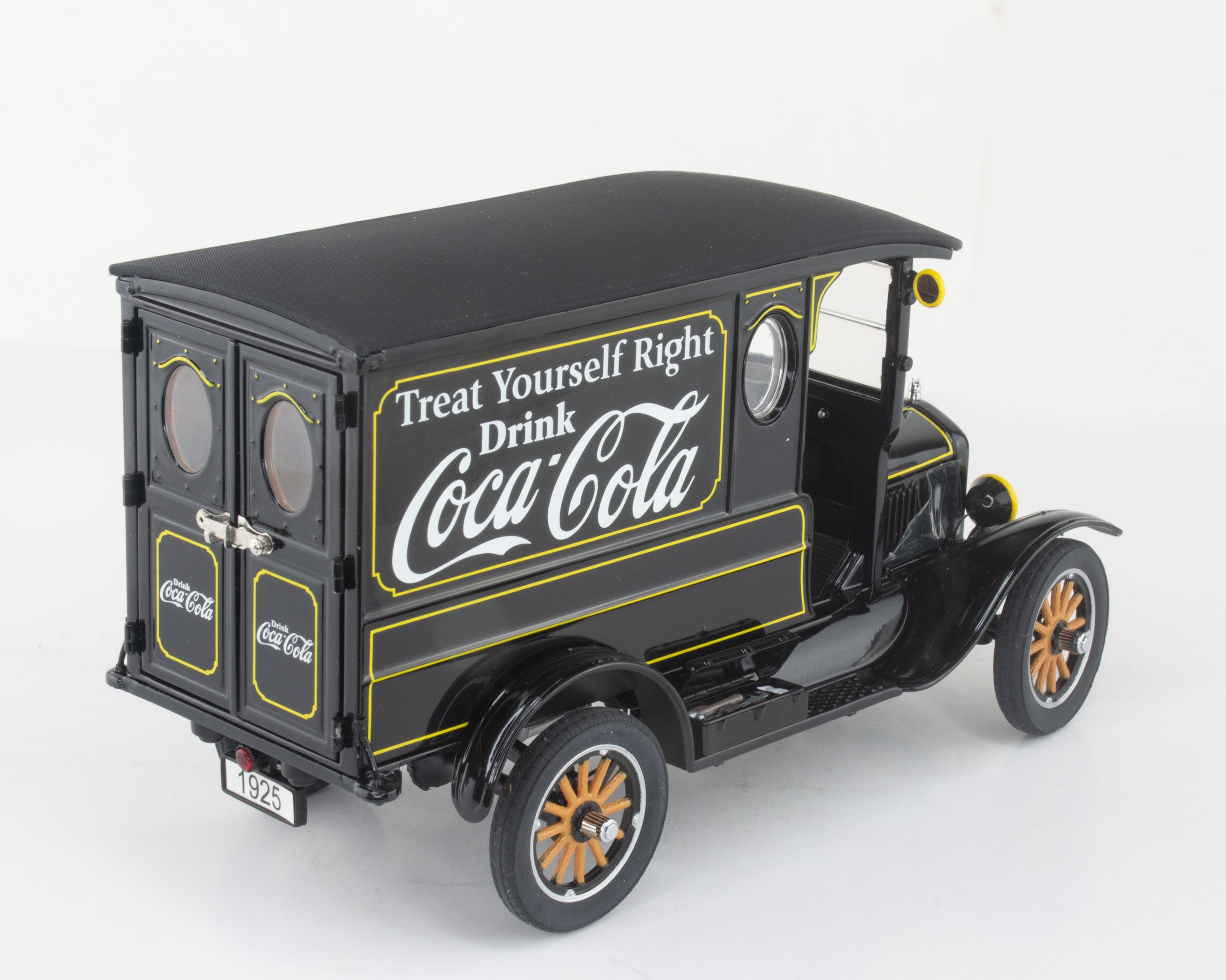 The 1925 コカコーラ DELIVERY TRUCK