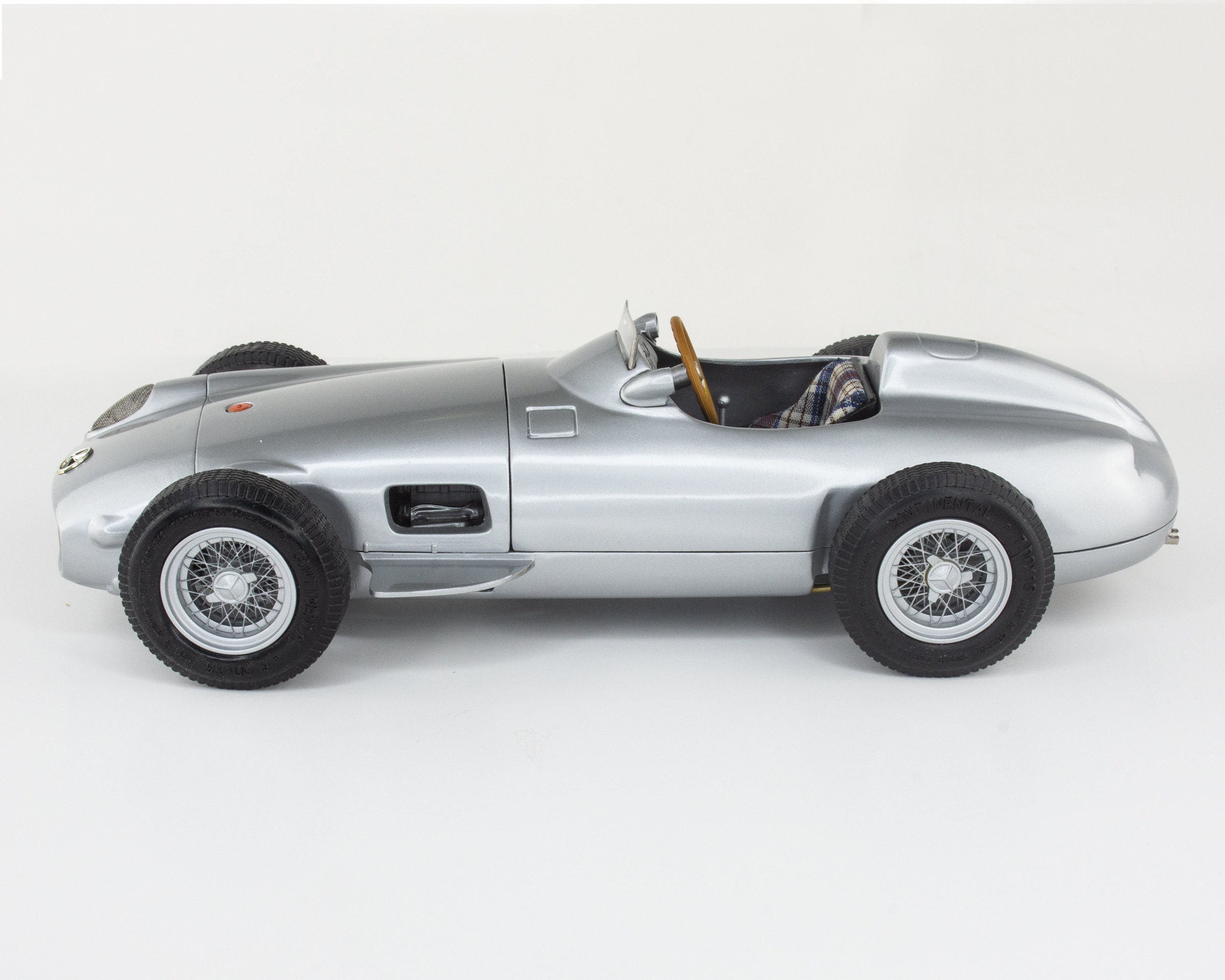 CMC Mercedes-benz W196 Silberpfeil-monoposto, Race Car, 1/18 Scale