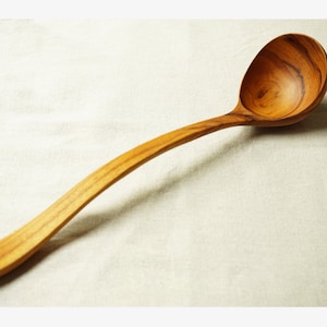 GROSSE Schöpfkelle 15 Zoll - Goldenes Teakholz | Handgefertigte Holzkochutensilien | Holzlöffel | Holzgeschirr | Perfektes Geschenk | Suppe Servieren