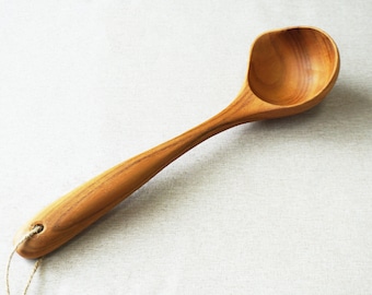 Cucharón de teca dorada hecho a mano - Utensilio de cocina de madera único / Cuchara de cocina de madera / Regalo de menaje de cocina / Para servir sopa
