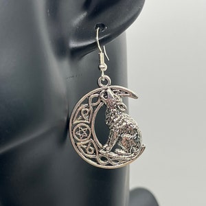 Silver Wolf Howling at the Moon Dangly Earrings with 925 Sterling Silver Earring Hooks Werewolf Celtic