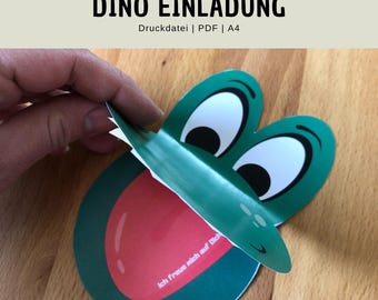 Modello di invito stampabile a tema dinosauro per una festa di compleanno per bambini. Modello di lavoretto per una festa a tema dinosauri (file PDF). Lavoretto a forma di testa di dinosauro per bambini piccoli.