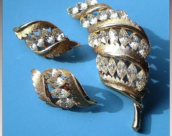 JJ Juego de aretes y broche de diamantes de imitación de Jonette Marquis