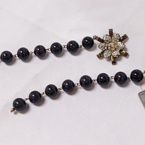 Pendientes vintage DeLiguoro, pedrería transparente y cuentas de remolino púrpura, forma de flor, plumeros de hombro, vintage de la década de 1980, firmado con etiqueta