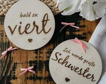 Tarjeta de hito | Nuevo miembro en la familia | Pronto seremos tres | Hermana mayor | Tarjetas con fotos de la barriga de embarazada | Embarazo | Foto de recuerdo