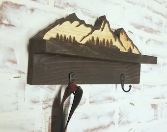 Mountain keyholder, rustic cabin decor, entry organization, dog leash holder, hunting lodge decor, outdoorsy gifts men, hiking gifts for her