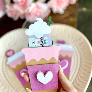 Kaffee Geschenk Kartenhalter Bundle SVG | Frappuccino, Eiskaffee Cake Pop | Valentinstag, Geburtstag, Lehrer-Krankenschwester-Geschenk | Cricut & Scherenschnitt