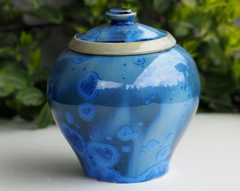 Small ceramic cremation urn for ashes. ( 169)