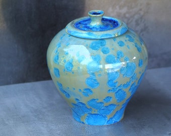 Large  ceramic cremation urn for ashes. ( no 134)
