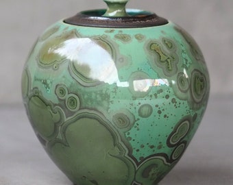 Small ceramic cremation urn for ashes.   (  no.198)