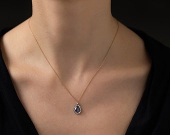 18ct Rose Gold Necklace with sapphire and diamonds/ 0,85ct Sapphire rose gold necklace