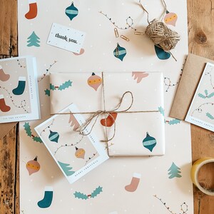 Conjunto de cartão de Natal e papel de presente | Pacote de papel de embrulho ilustrado de luxo moderno e cartão comemorativo | Papel de embrulho festivo para presente de feriado