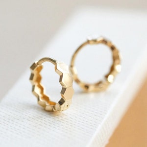 14K/18K Solid Gold Hoop Earrings, Gold Hoop Earring, solid gold hoop, Huggie Hoop Earrings, Facet Earring, solid gold honeycomb earrings