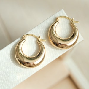 18K Solid Gold Circle Earrings, Minimalist Chunky Huggie Hoop Earrings,  solid gold hoop, Huggie Hoop Earrings, Chunky Tapered hoops