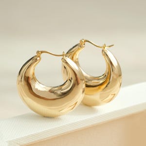 18K Solid Gold Oval Earrings, Minimalist Chunky Huggie Hoop Earrings,  solid gold hoop, Large Taper Earrings, Chunky Tapered hoops