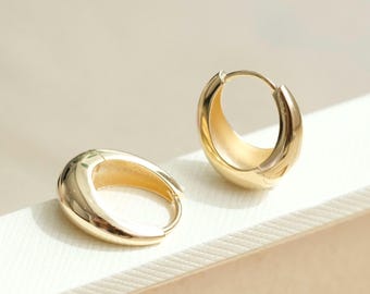 14K Solid Gold Oval Earrings, Minimalist Chunky Huggie Hoop Earrings,  solid gold hoop, Huggie Hoop Earrings, Chunky Tapered hoops