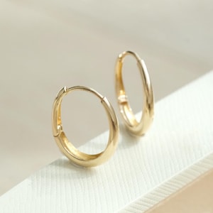 14K/18K Solid Gold Hoop Earrings, oval dainty hoop, Huggie Hoop Earrings, oval hoop, solid gold oval earrings, skinny hoop earrings