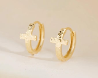 Pendientes de aro con cruz de oro macizo de 18 quilates, pendientes con dije de cruz, pendientes de cruz, pendientes de aro con cruz de oro, pendientes colgantes de cruz de oro,