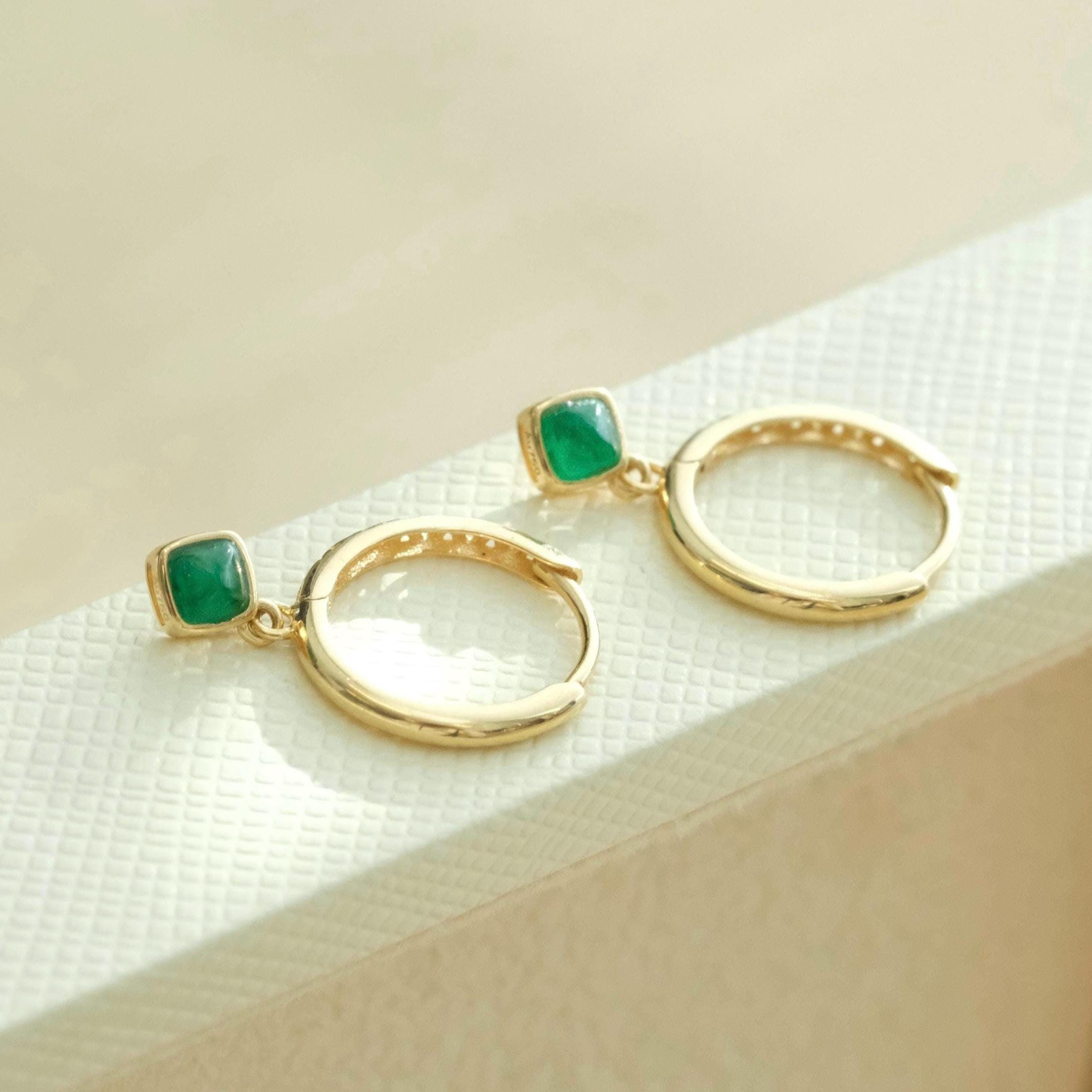 18K Solid Gold Natural Emerald hoop earrings, Dainty Emerald Earring, Green Stone Huggie Hoop Earring, Green Gemstone Huggies