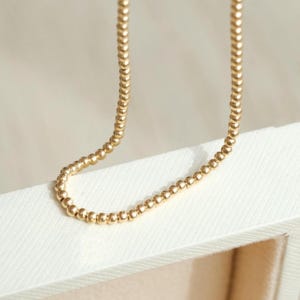 18K MASSIEF GOUD 2 mm/3 mm kralenarmband, massief gouden stapelarmband, sierlijke schakelarmband, kleine gouden balarmband, gouden kralenarmband
