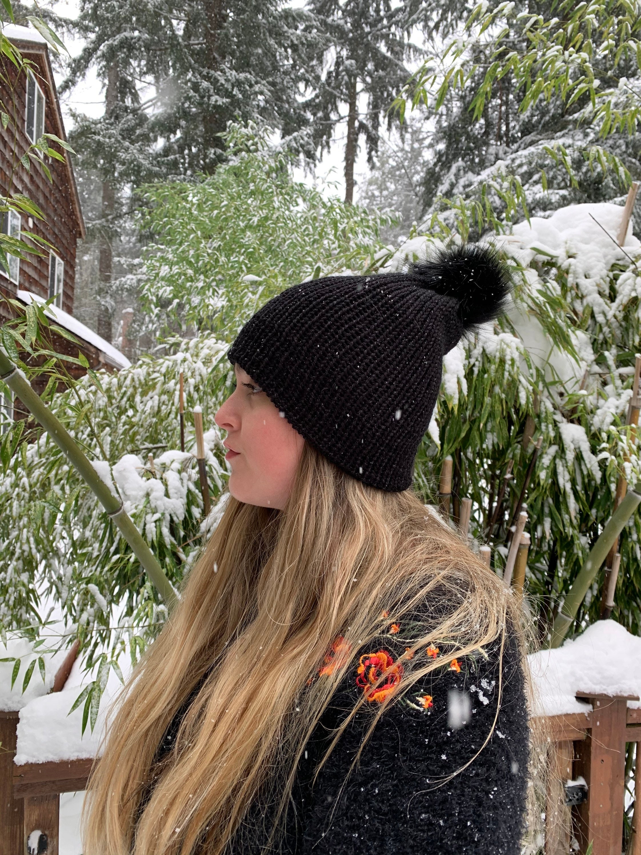 Knit Winters Hat avec Puff Ball noir étincelant Etsy France