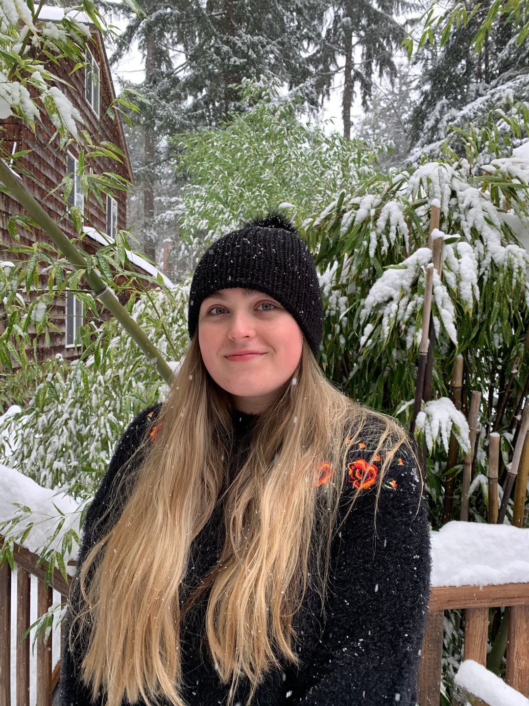 Knit Winters Hat avec Puff Ball noir étincelant Etsy France