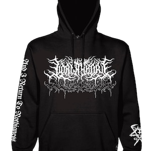 Puede incluir: Sudadera con capucha negra con letras y gráficos góticos blancos. La parte delantera presenta el nombre de la banda "Lord Of The Lost" en una fuente estilizada. La manga izquierda dice "And I Return To Nothingness". Un gráfico está en la manga derecha.