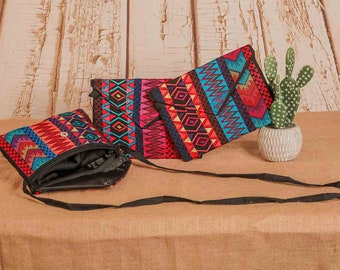 Mexican Embroidered Crossbody Bag – Artisanal Clutch